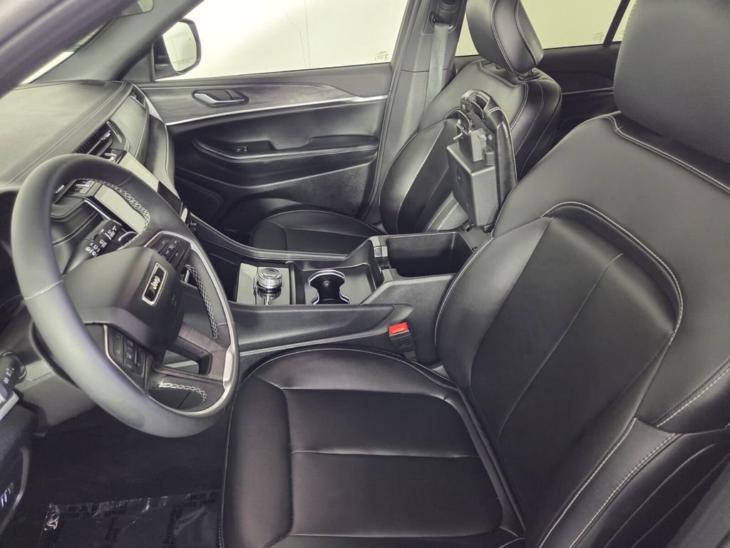 Certified 2025 Jeep Grand Cherokee Limited image 23