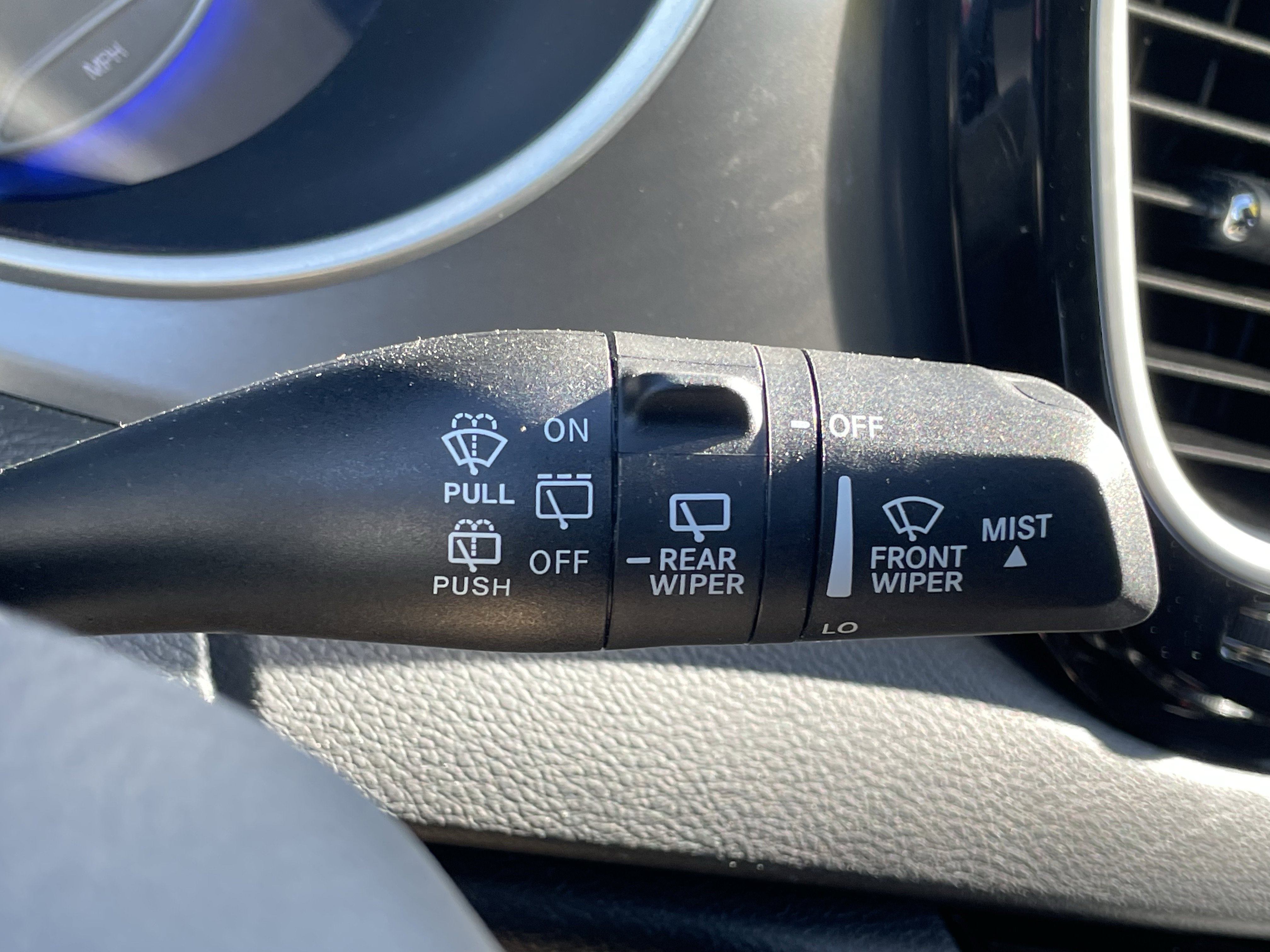 Used 2025 Chrysler Pacifica Select image 18