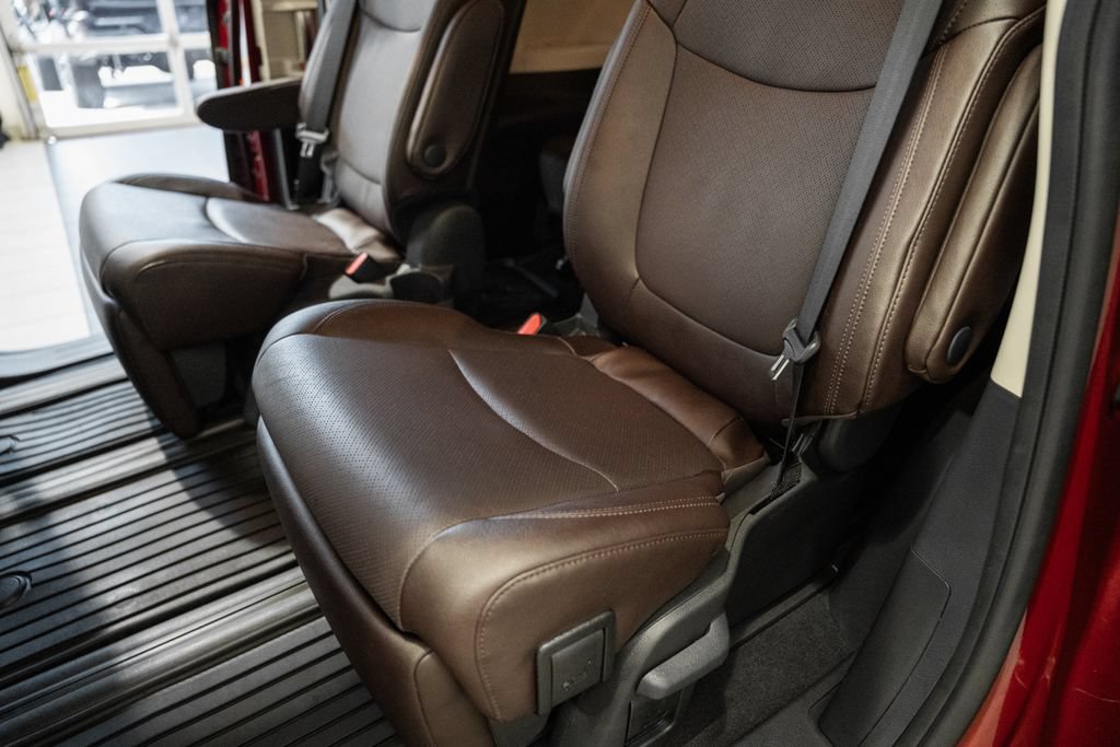 Used 2024 Toyota Sienna Platinum AWD/4WD image 30