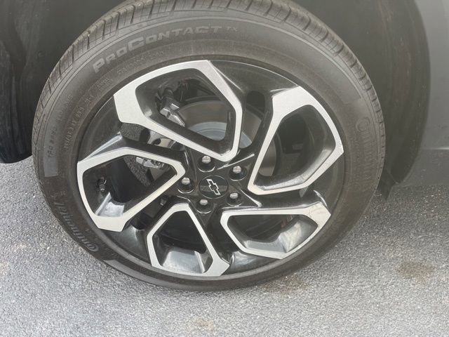 Used 2025 Chevrolet Trax RS w/ Sunroof Package FWD image 8