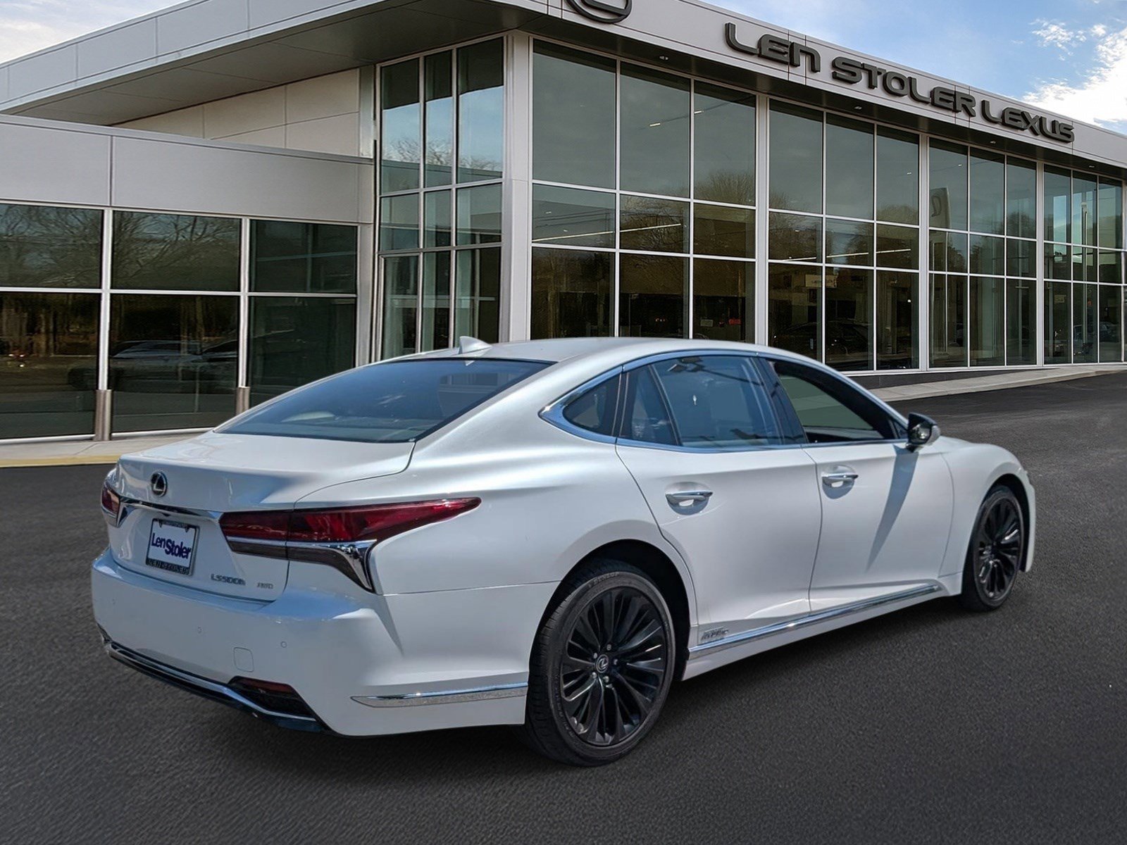 Used 2020 Lexus LS 500h AWD w/ Luxury Package image 3