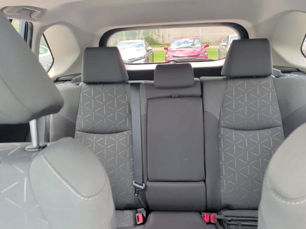 Used 2022 Toyota RAV4 XLE w/ Convenience Package AWD/4WD image 7