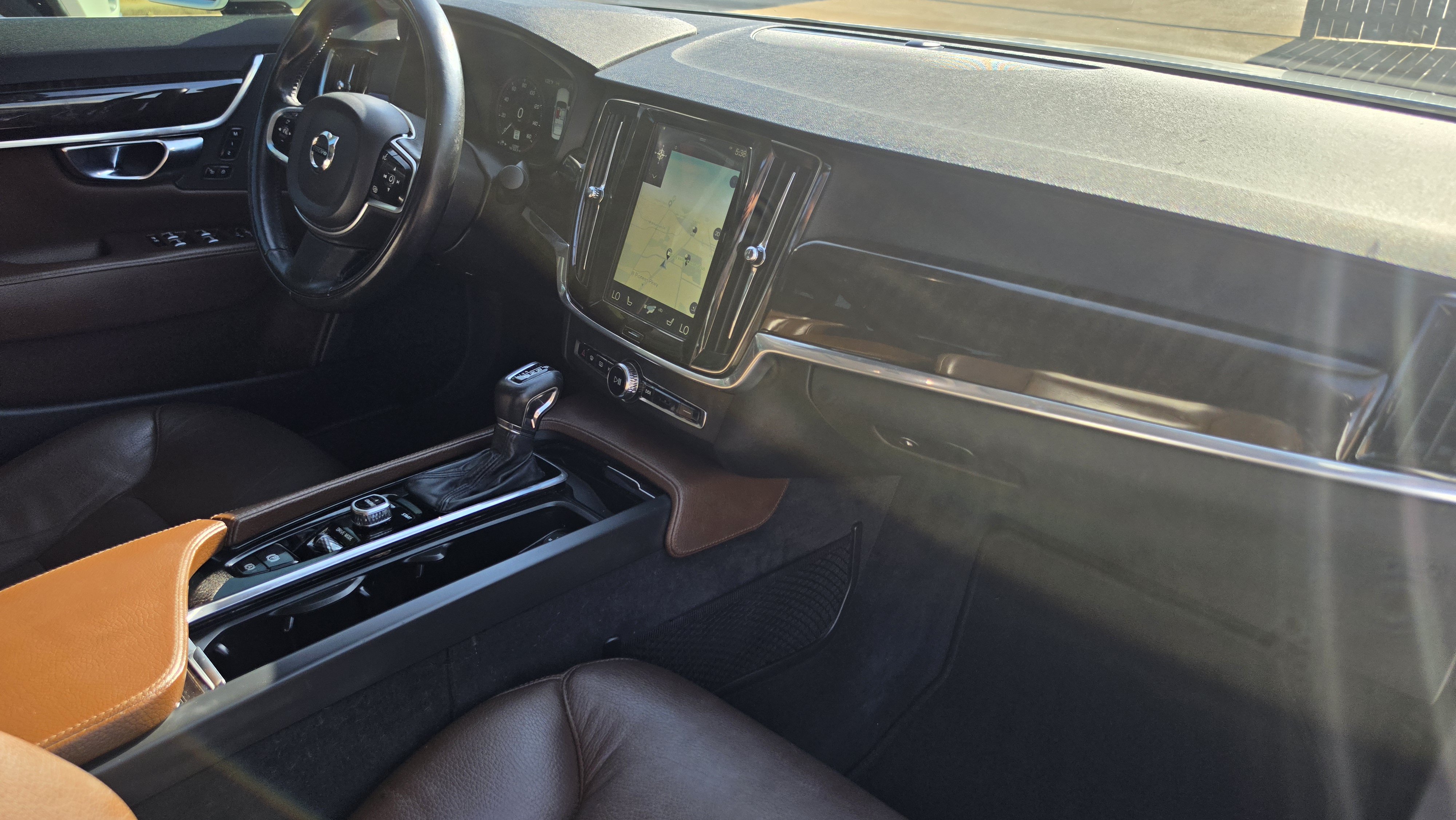 Used 2018 Volvo S90 T5 Momentum FWD image 32