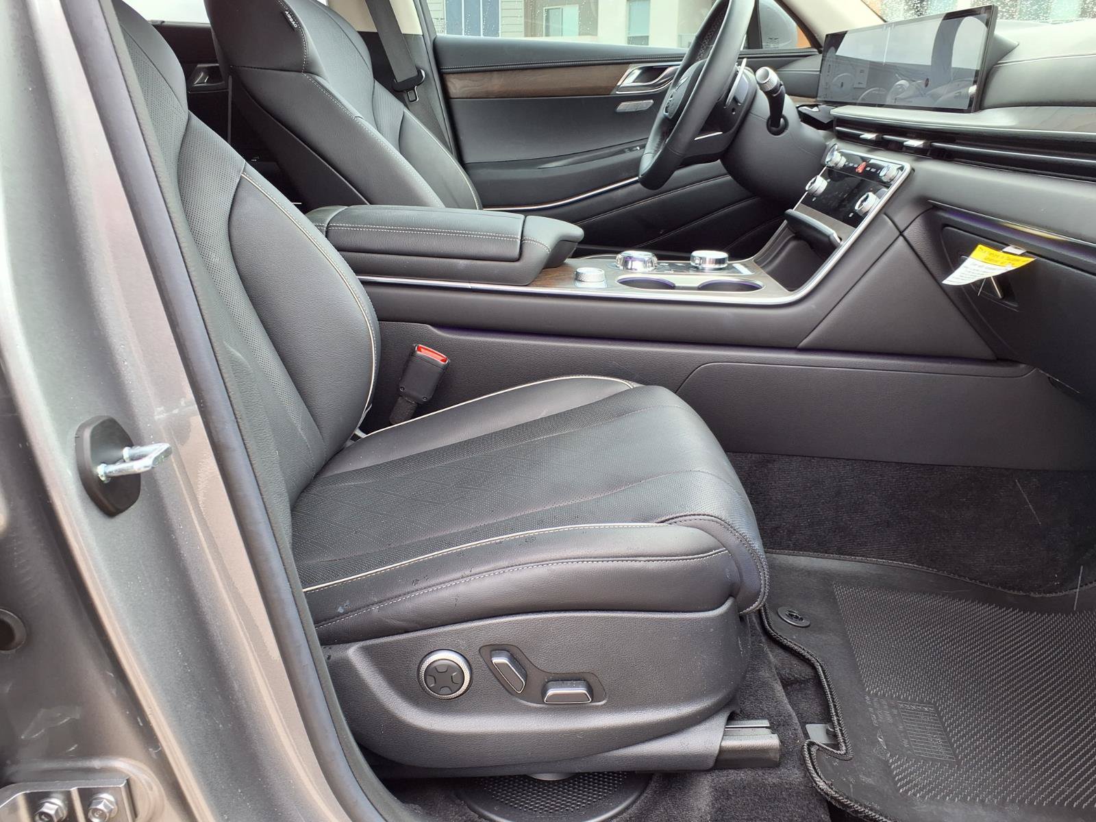 Certified 2026 Genesis GV80 2.5T Advanced AWD/4WD image 11