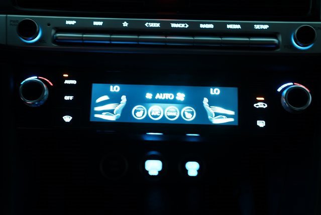 Used 2025 Genesis G70 2.5T image 45