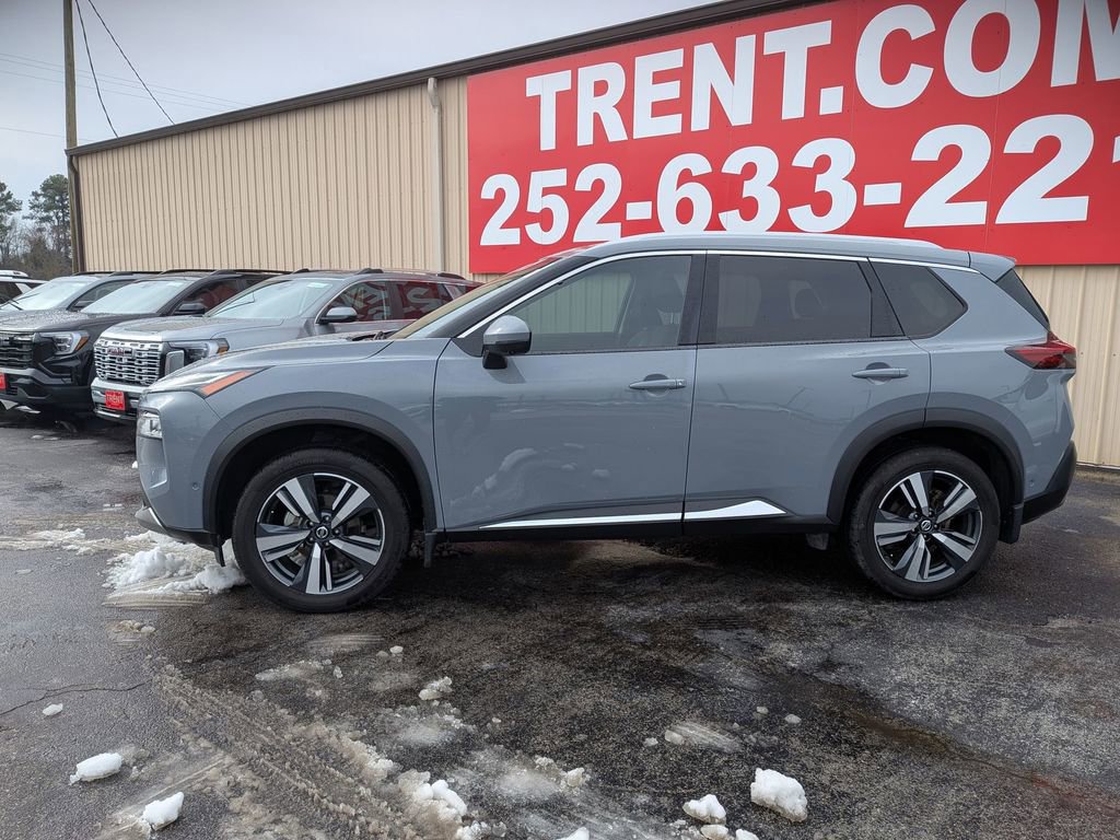 Used 2021 Nissan Rogue Platinum image 2