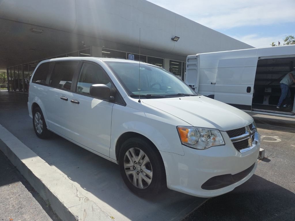 Used 2019 Dodge Grand Caravan SE FWD image 2