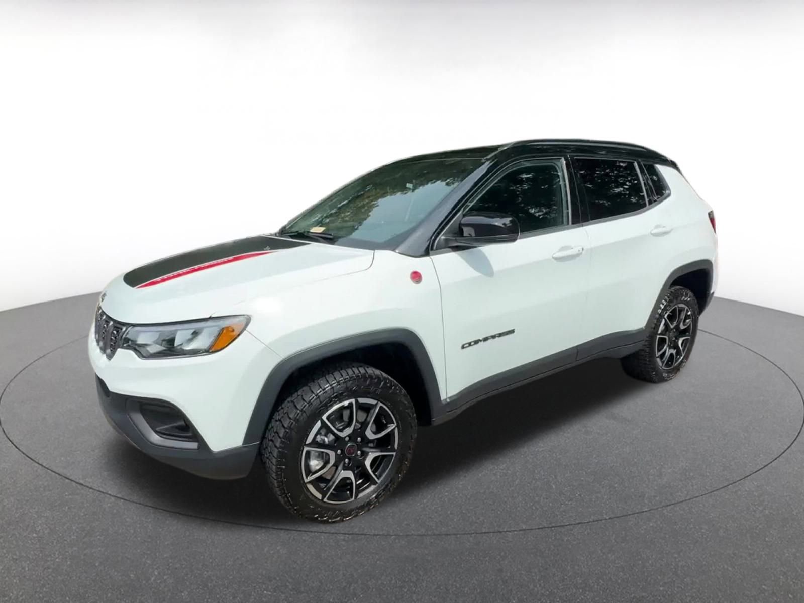 Used 2025 Jeep Compass Trailhawk image 8
