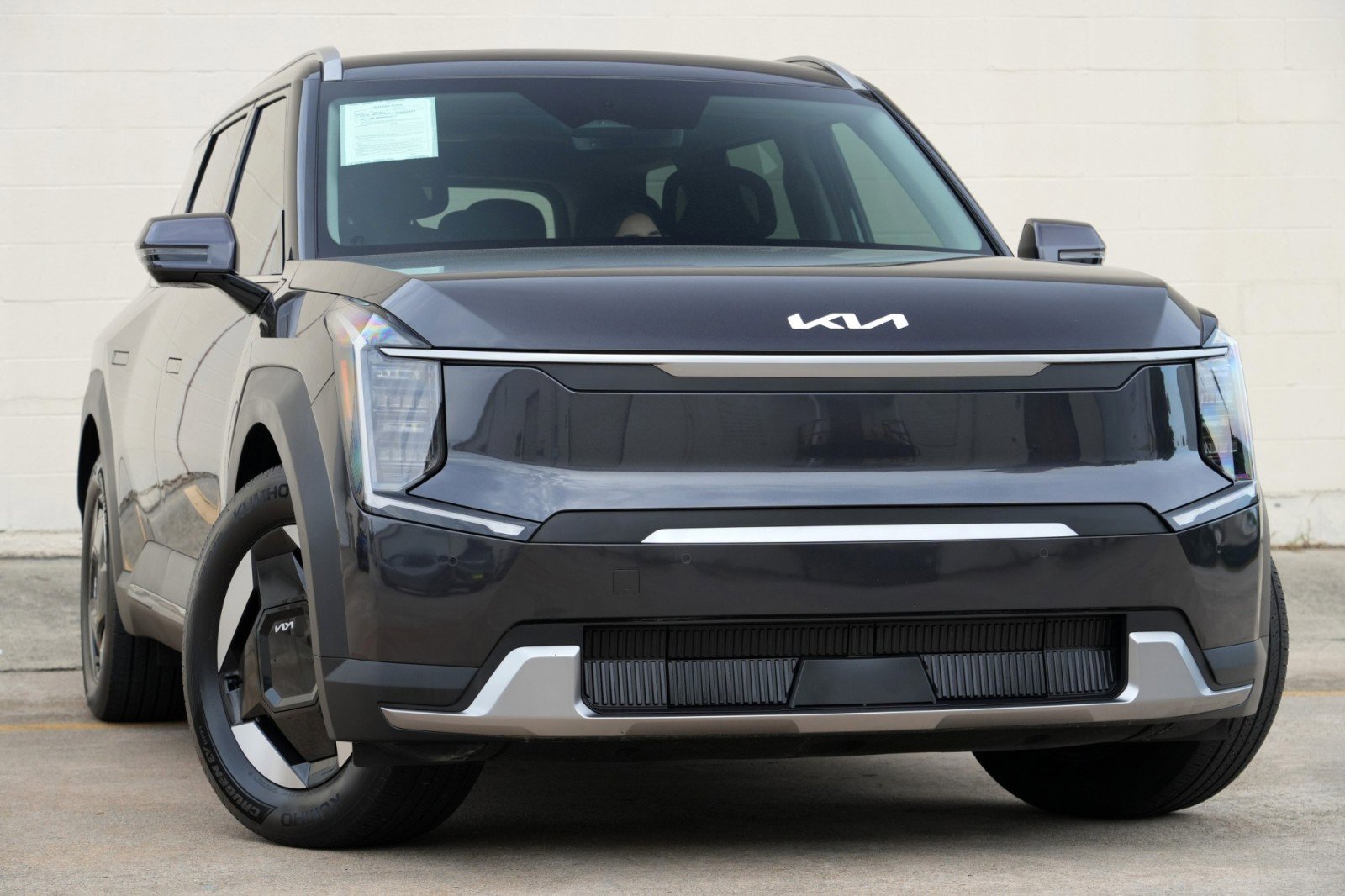 Used 2024 Kia EV9 Wind AWD/4WD image 2