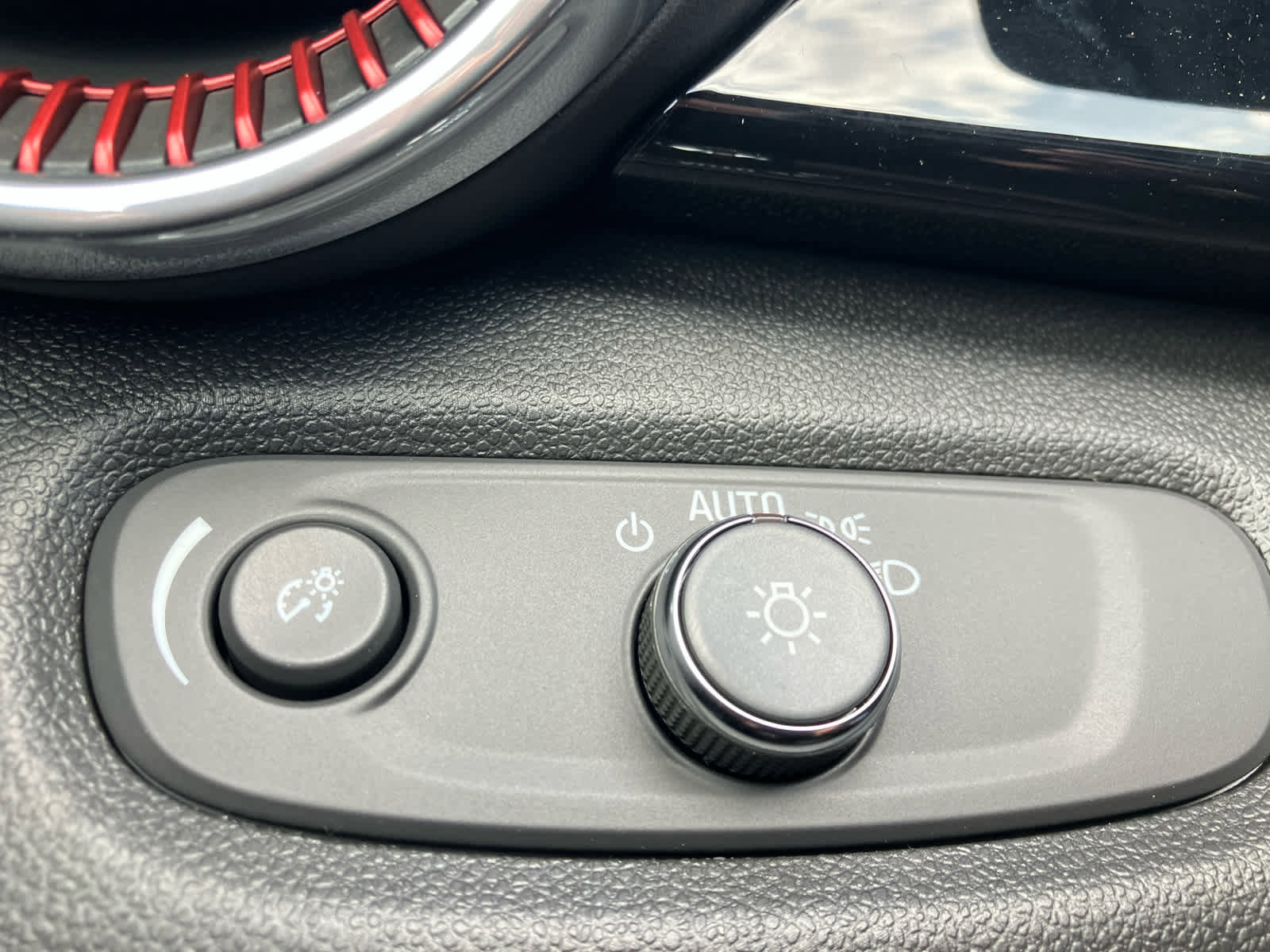 New 2026 Chevrolet Trax RS w/ Sunroof Package image 14