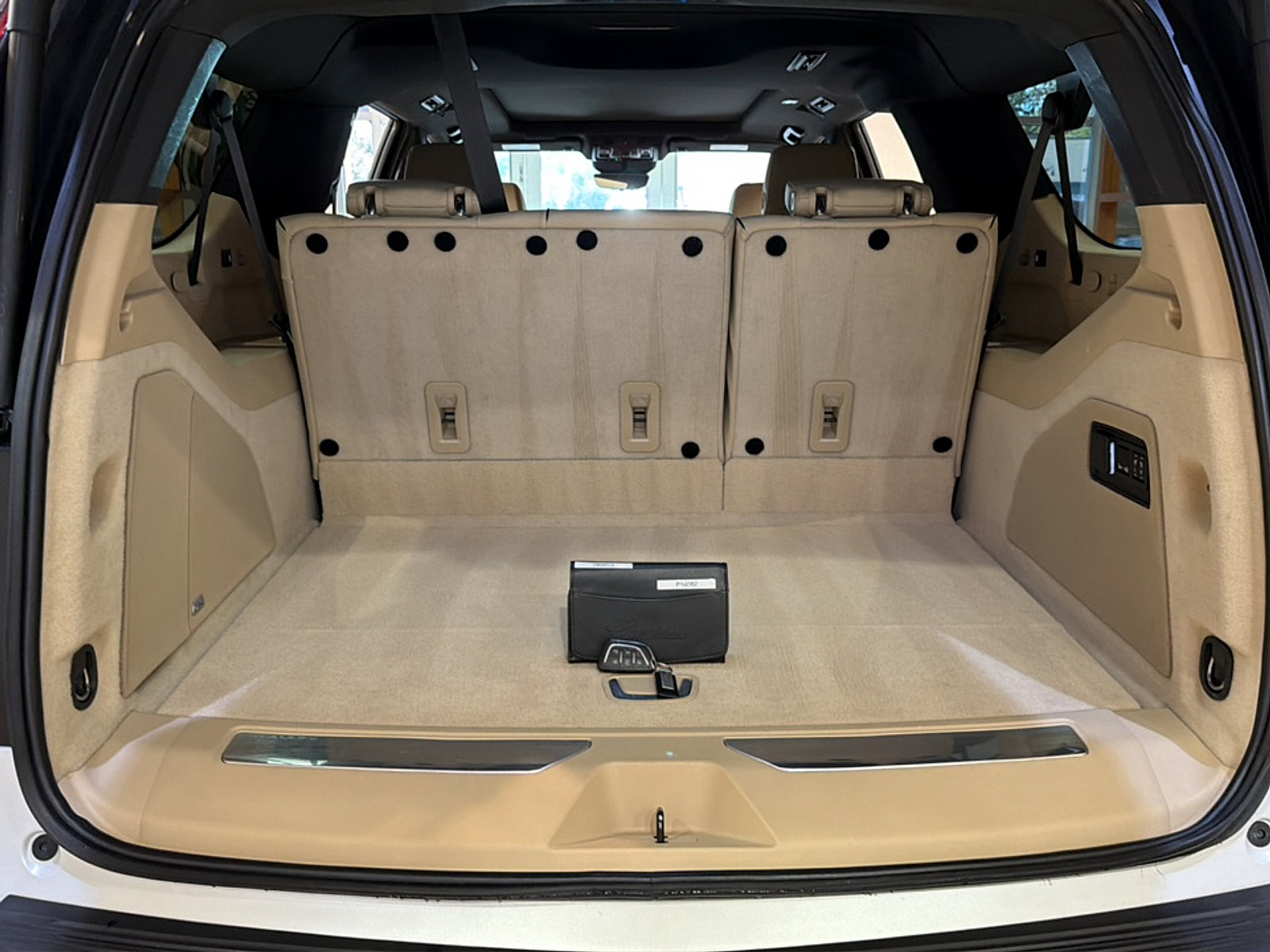 Used 2023 Cadillac Escalade ESV Premium Luxury RWD image 31
