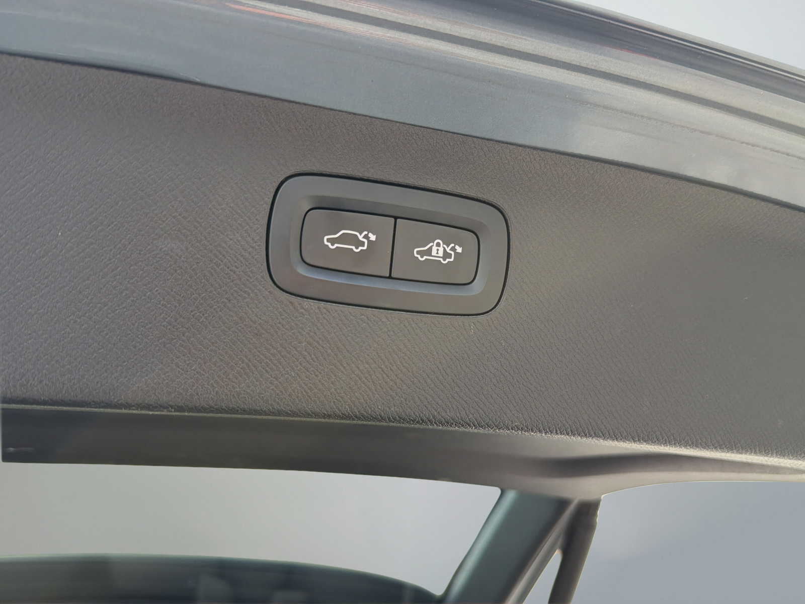 Used 2022 Volvo XC90 T5 Momentum FWD image 37