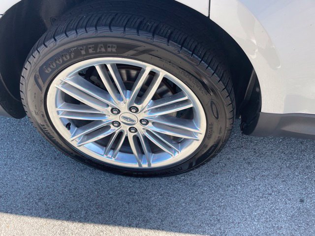 Used 2019 Lincoln MKT AWD image 16