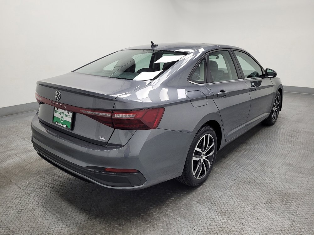 Used 2025 Volkswagen Jetta SE FWD image 9
