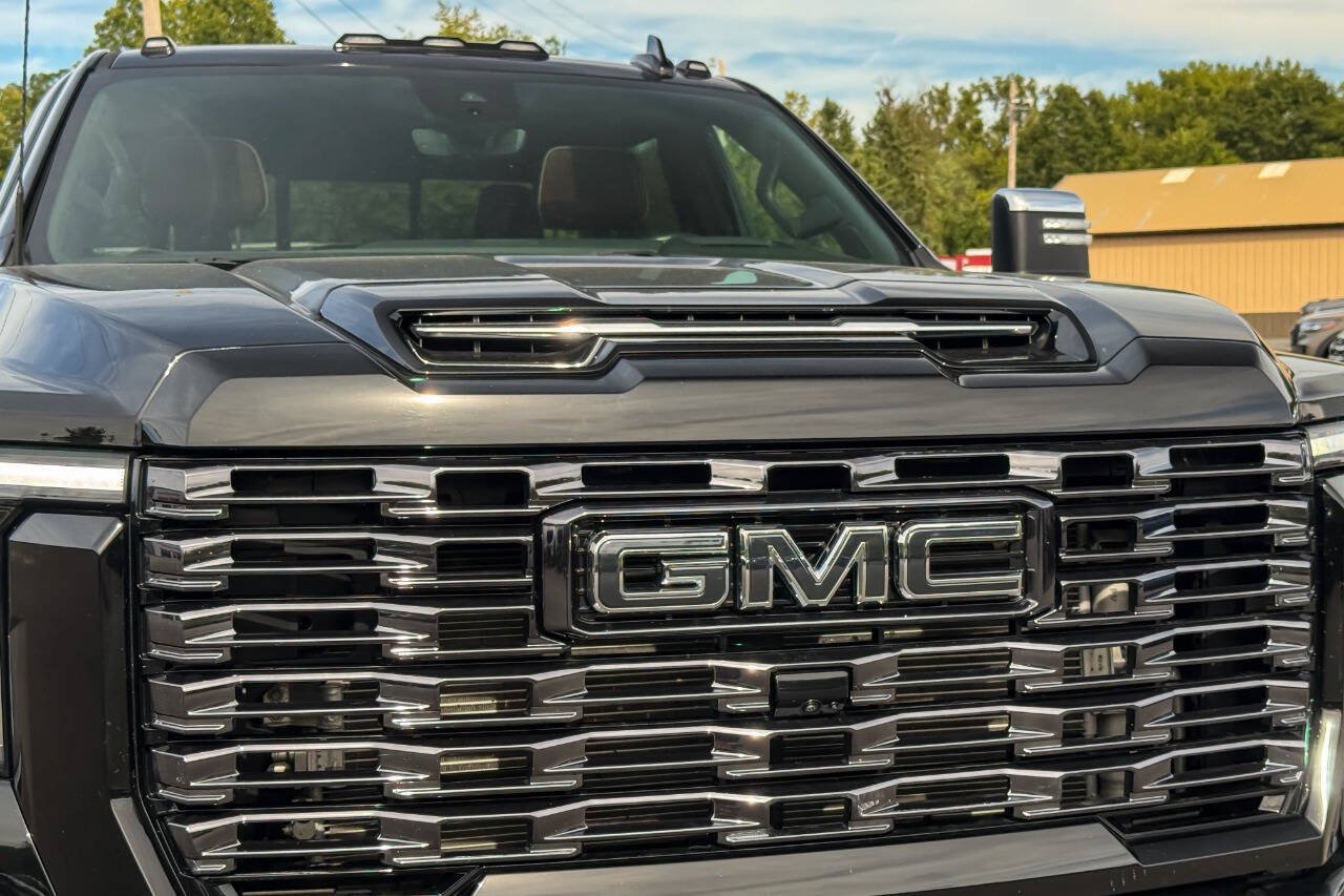 Used 2025 GMC Sierra 3500 Denali Ultimate AWD/4WD image 9