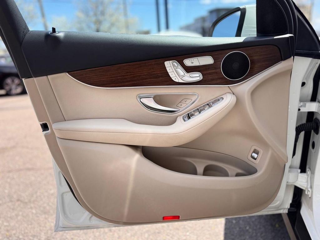 Used 2022 Mercedes-Benz GLC 300 4MATIC w/ Premium Package Lite image 12