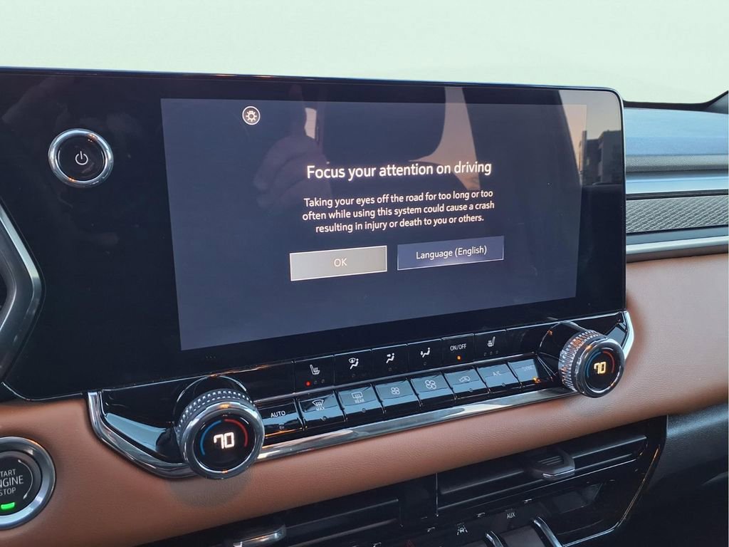 Used 2025 GMC Canyon AT4 image 24