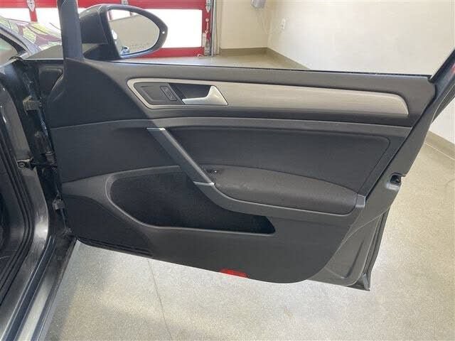 Used 2016 Volkswagen Golf S FWD image 23