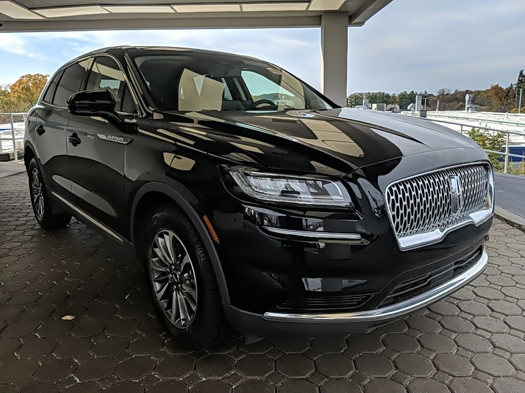 Certified 2022 Lincoln Nautilus AWD w/ Premium Package image 3