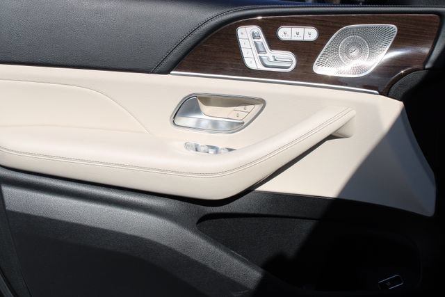 Used 2024 Mercedes-Benz GLS 450 4MATIC image 11