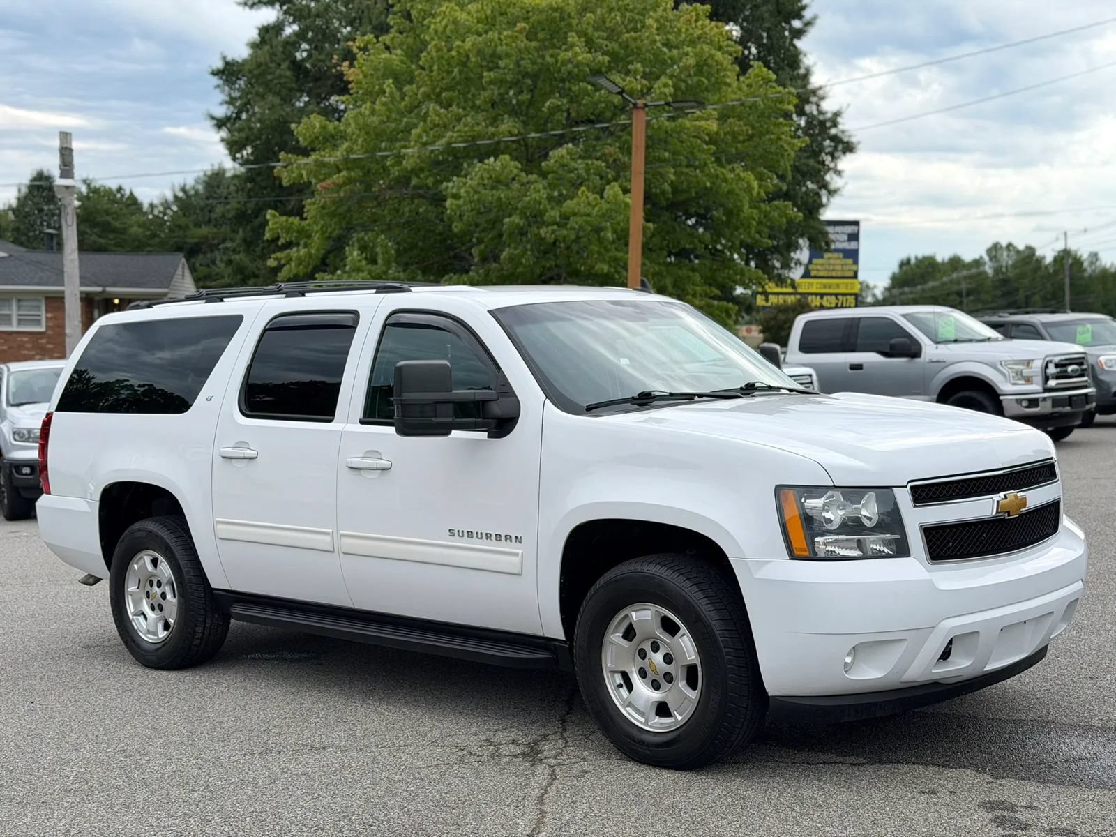 Used 2012 Chevrolet Suburban LT w/ Luxury Package AWD/4WD image 10