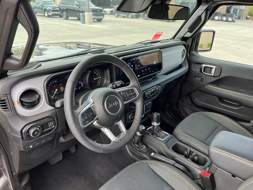 Used 2025 Jeep Wrangler Unlimited Sahara AWD/4WD image 14