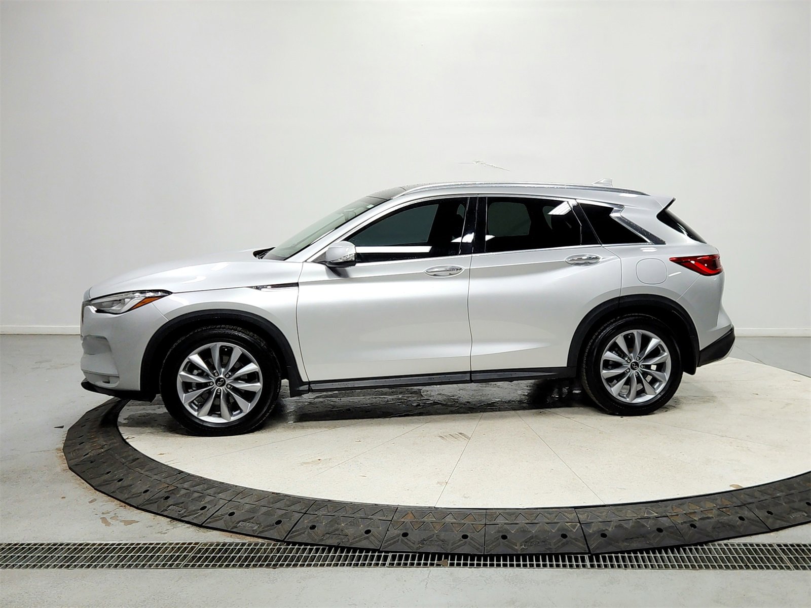 Used 2021 INFINITI QX50 Luxe image 4