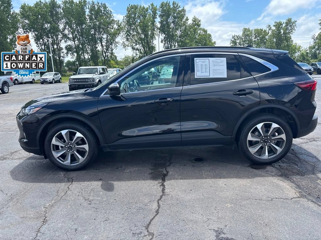 Used 2023 Ford Escape Platinum AWD/4WD image 2