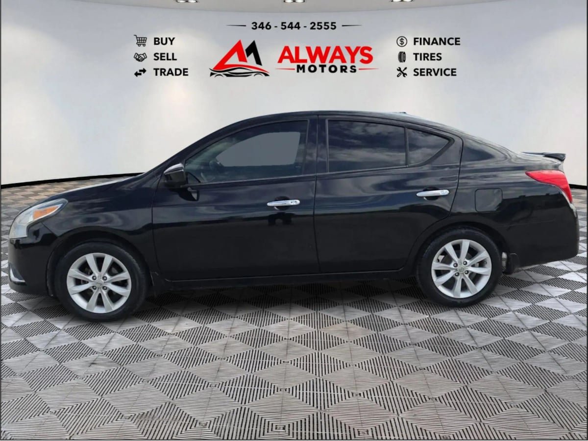 Used 2015 Nissan Versa w/ SL Tech Package FWD image 17