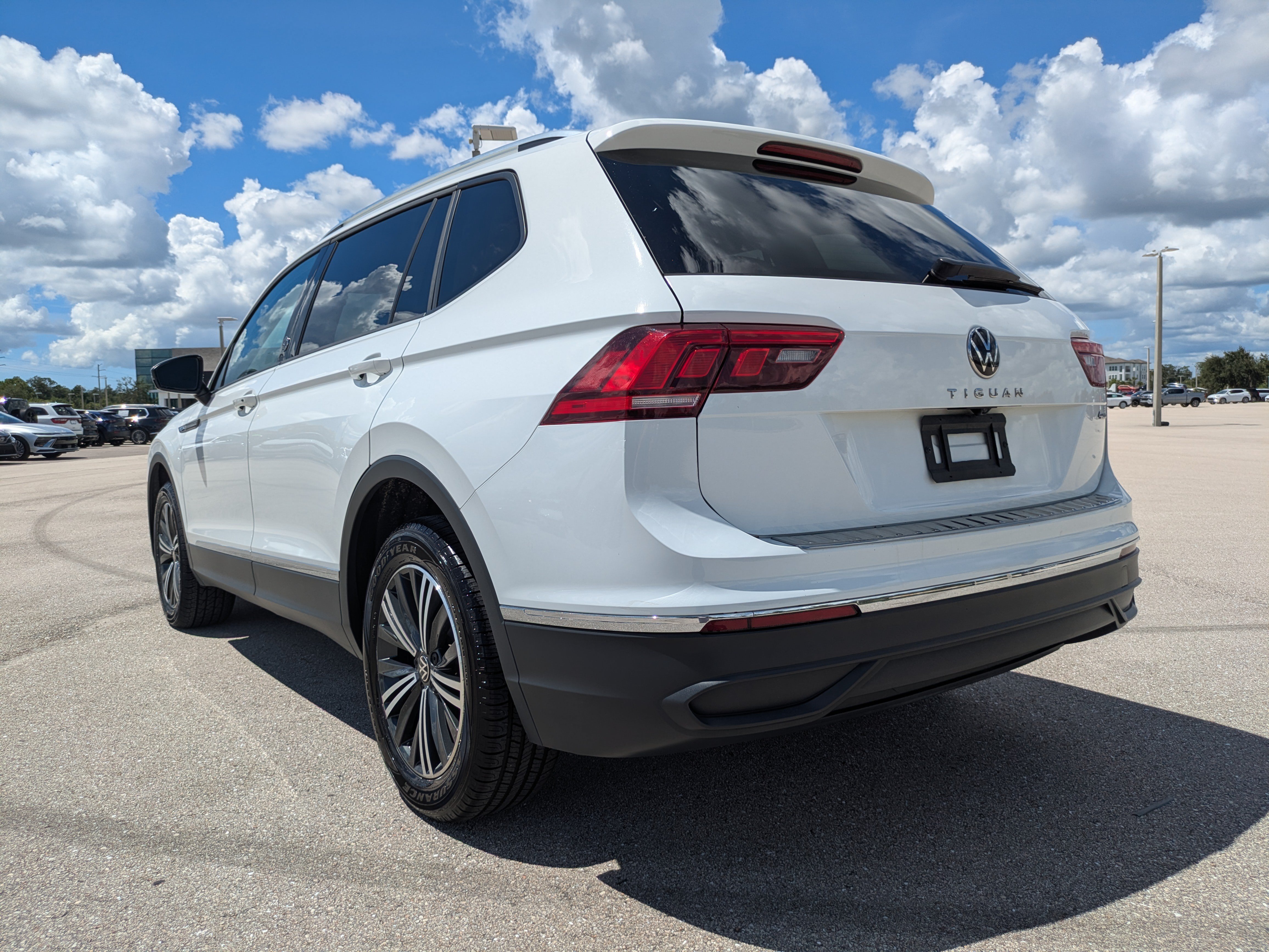 Used 2024 Volkswagen Tiguan Wolfsburg Edition AWD/4WD image 6