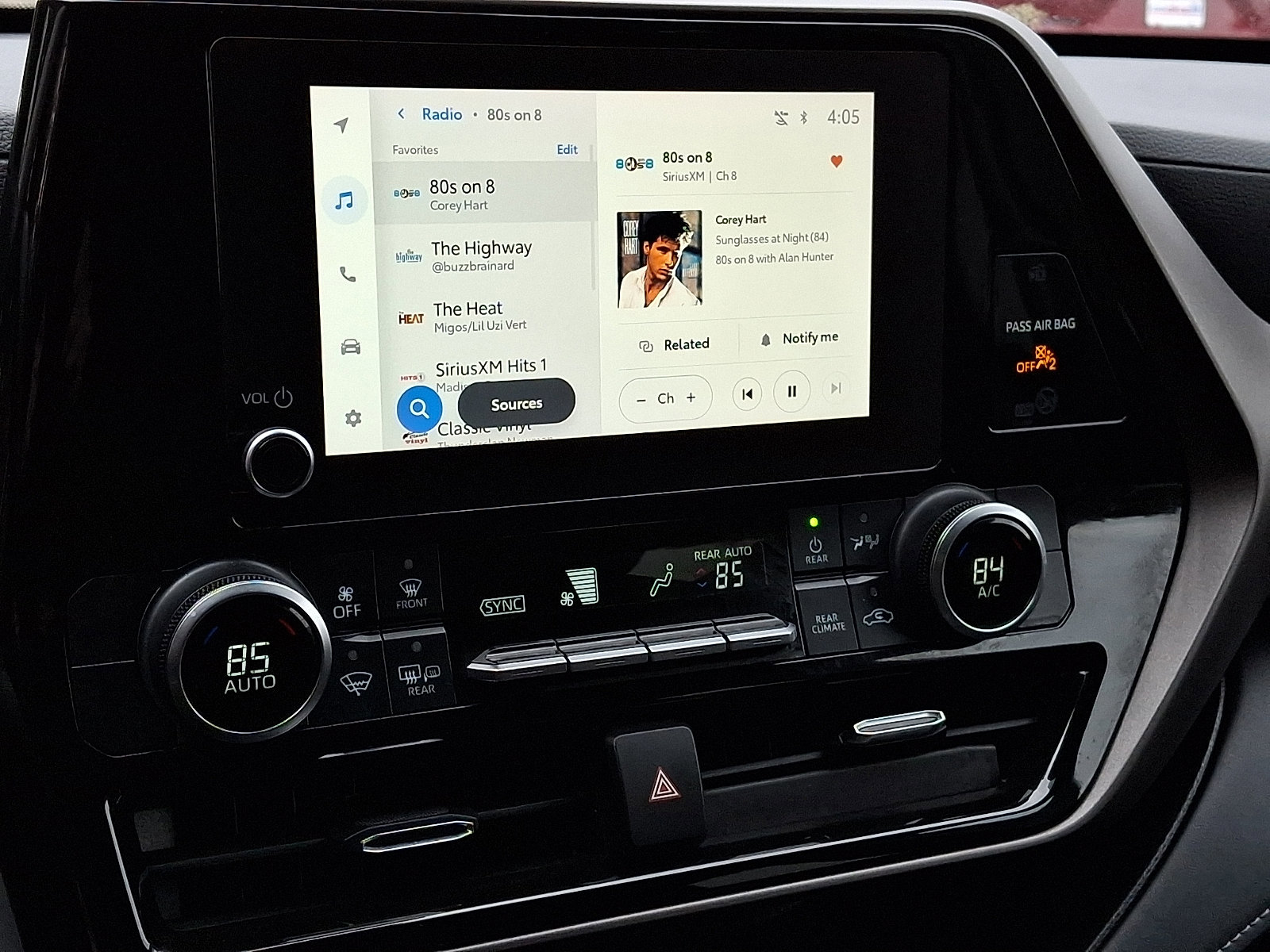 Used 2024 Toyota Highlander LE image 17