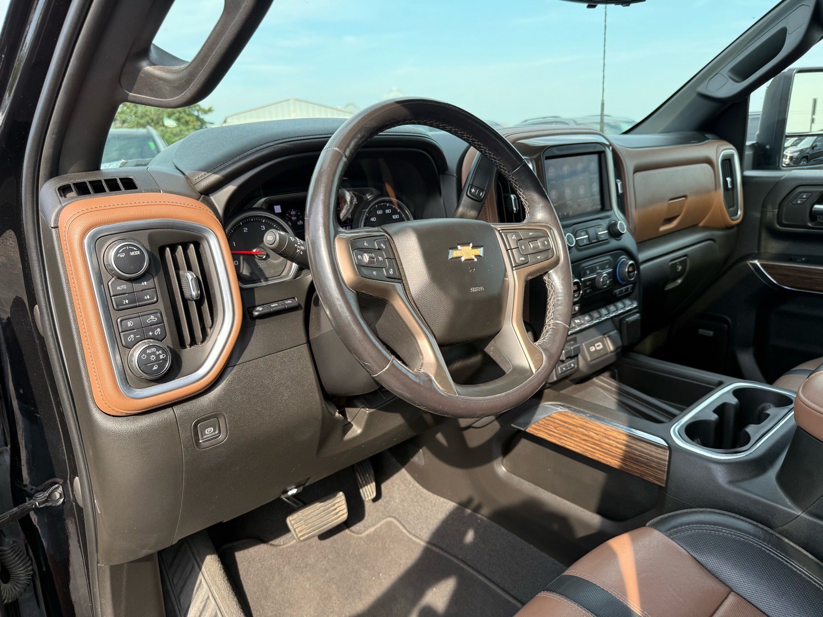 Used 2022 Chevrolet Silverado 2500 High Country w/ Z71 Off-Road Package AWD/4WD image 18