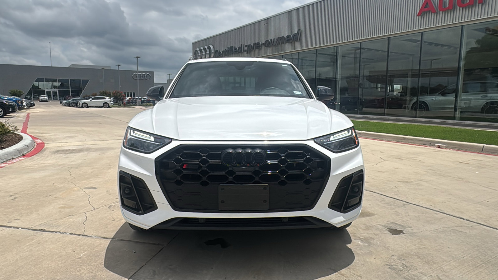 Used 2024 Audi SQ5 Premium Plus w/ Premium Plus Package AWD/4WD image 2
