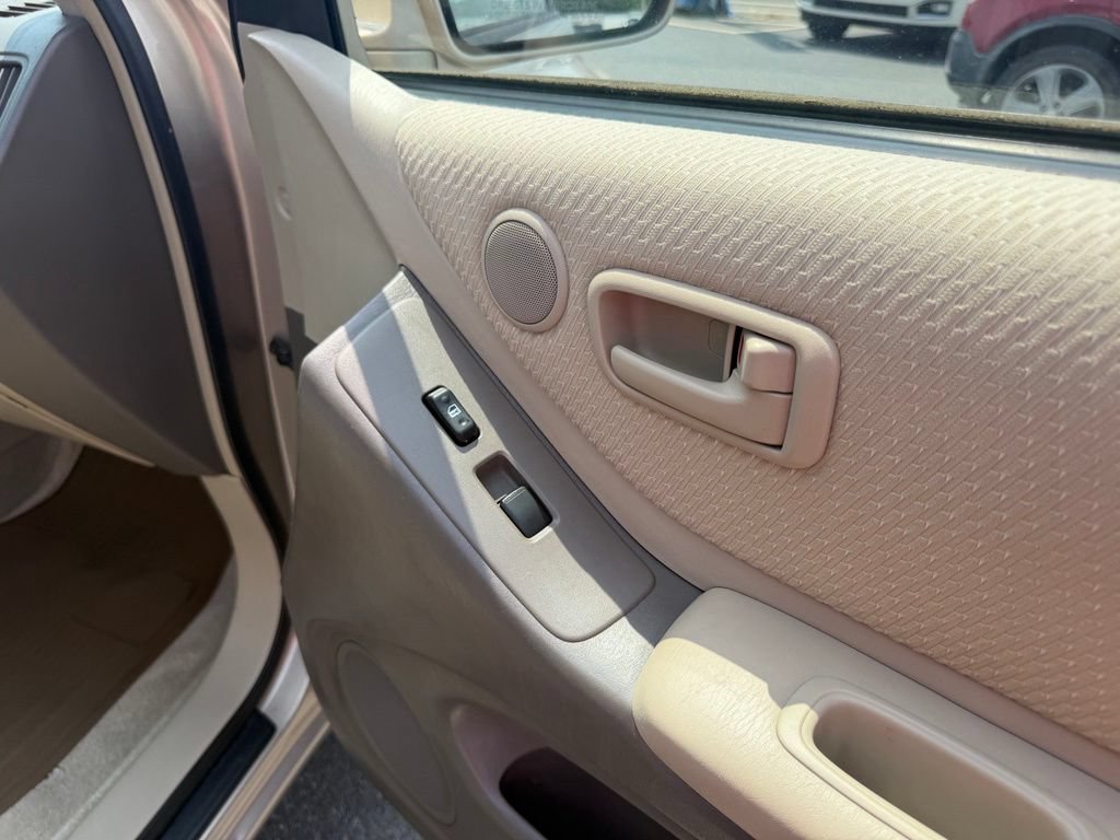Used 2004 Toyota Highlander 2WD image 27