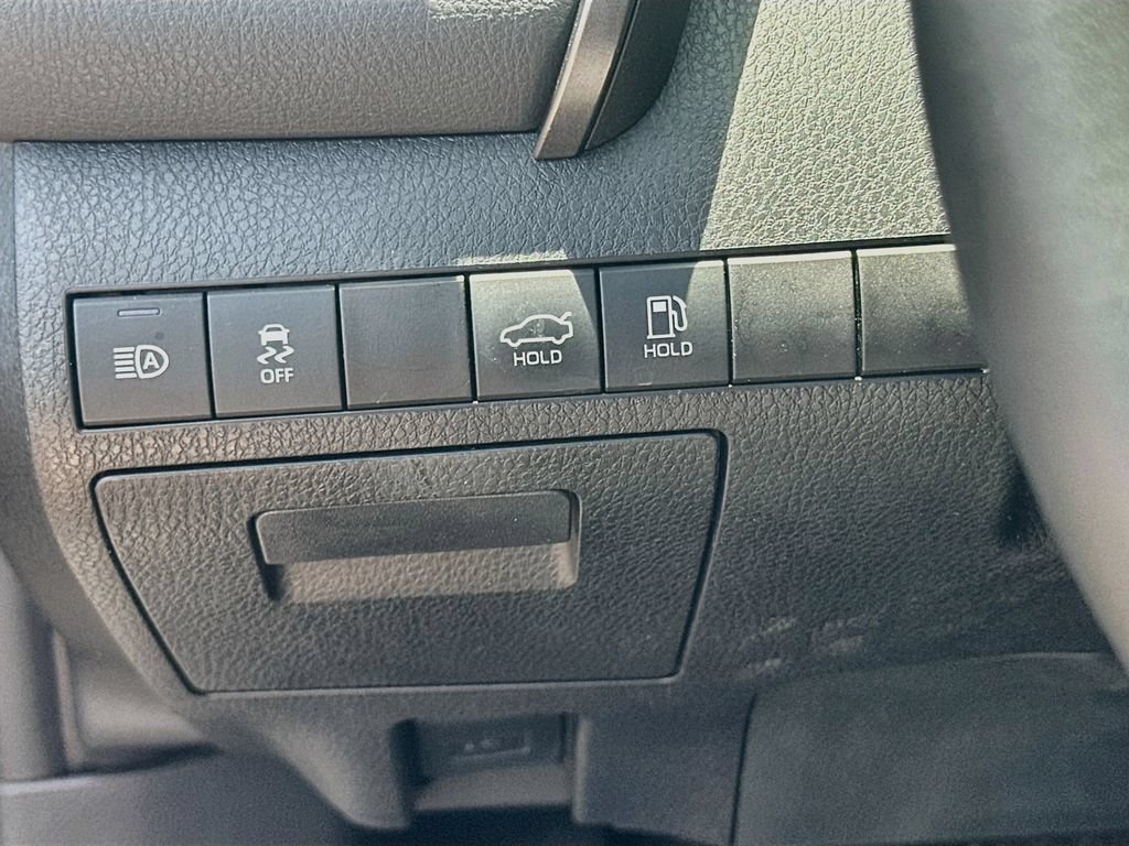 Used 2020 Toyota Camry SE FWD image 10
