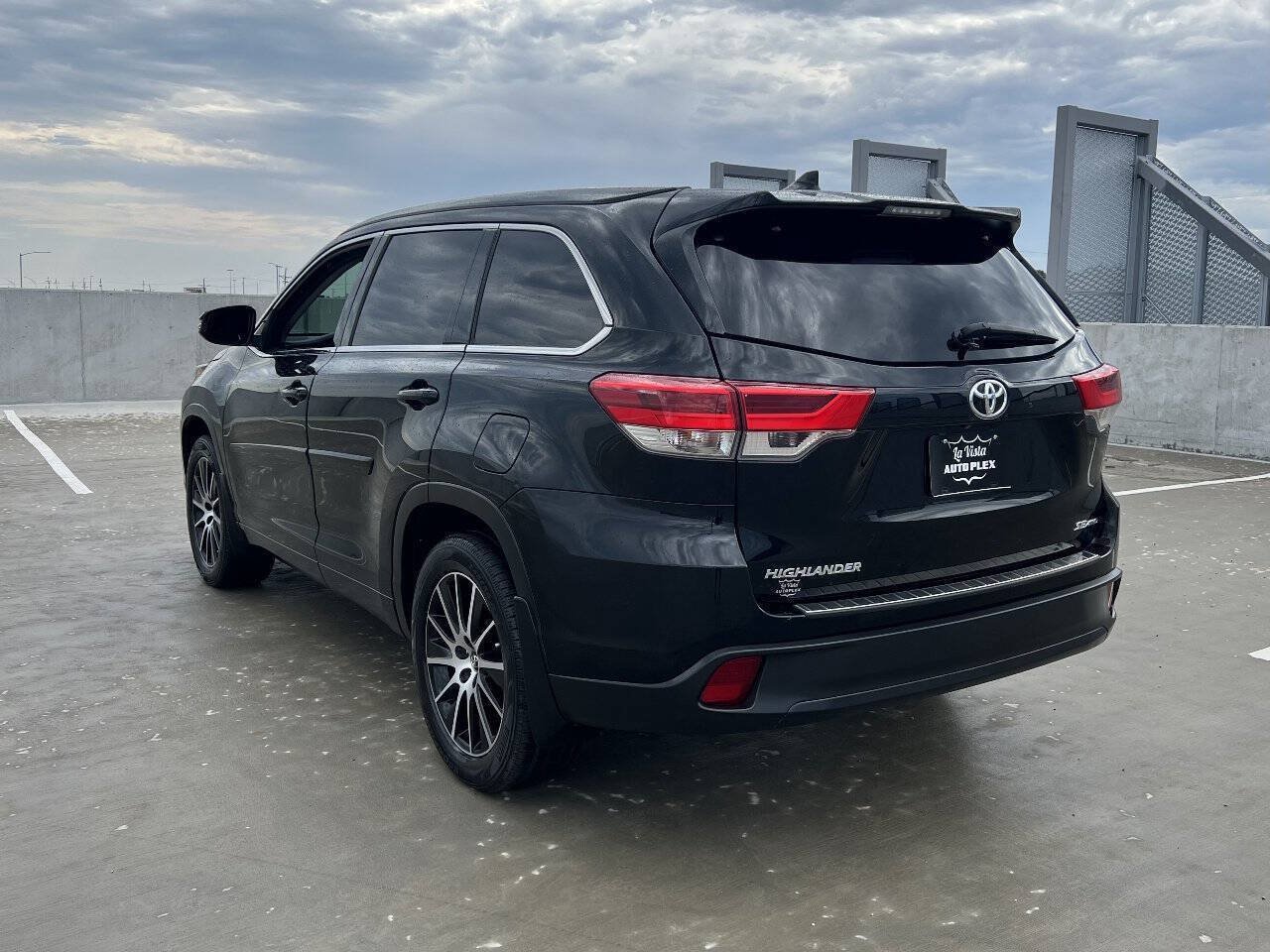 Used 2018 Toyota Highlander SE w/ Protection Package #3 AWD/4WD image 8