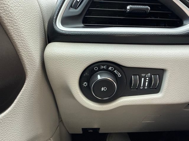 Used 2019 Chrysler Pacifica Touring Plus w/ Advanced Safetytec Group FWD image 30