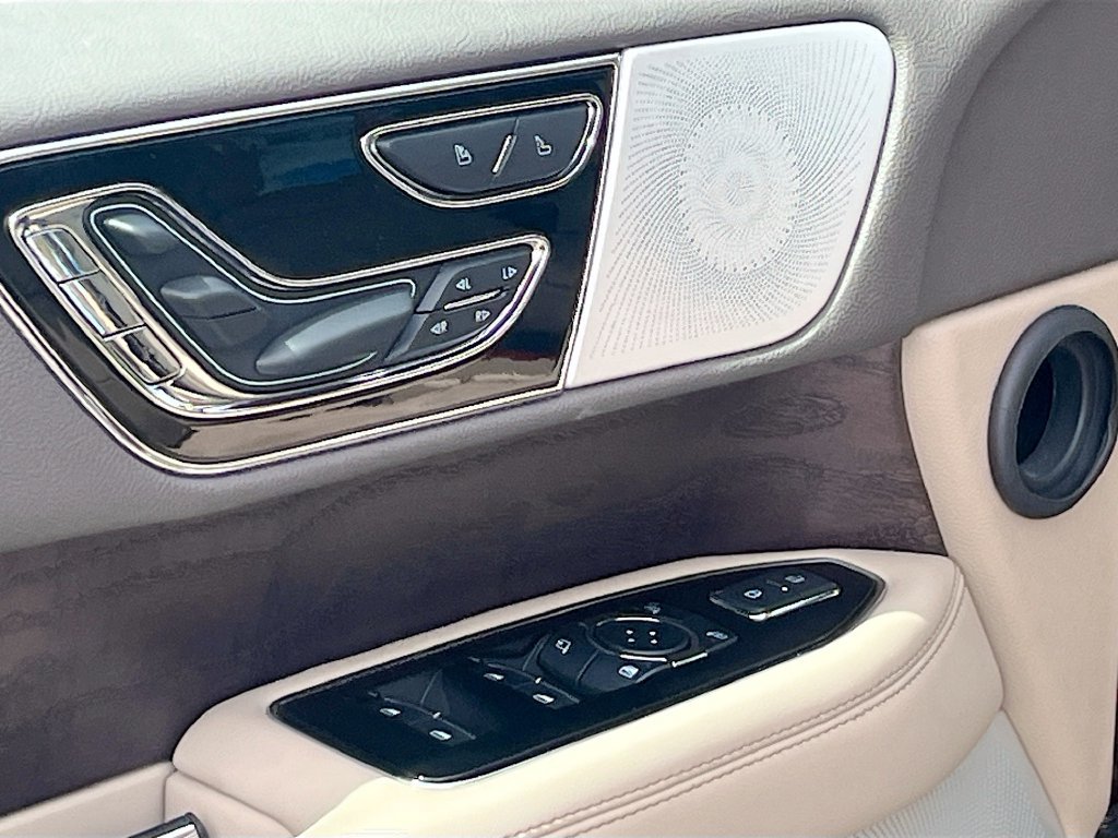 Used 2024 Lincoln Navigator Reserve AWD/4WD image 18