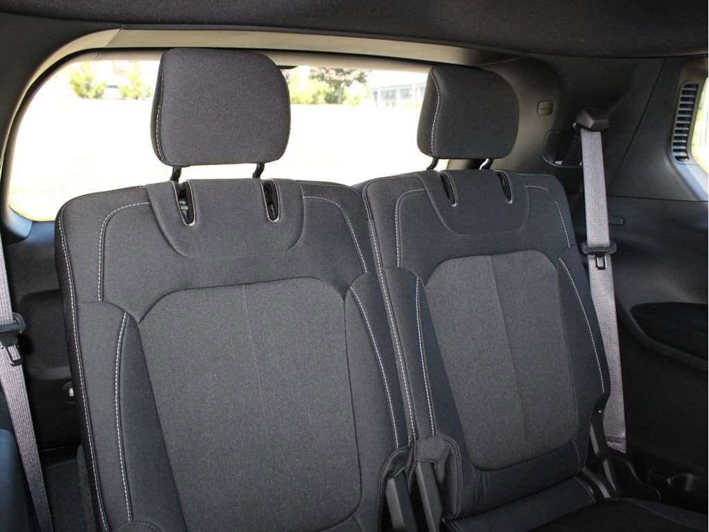 New 2025 Jeep Grand Cherokee L Laredo image 32