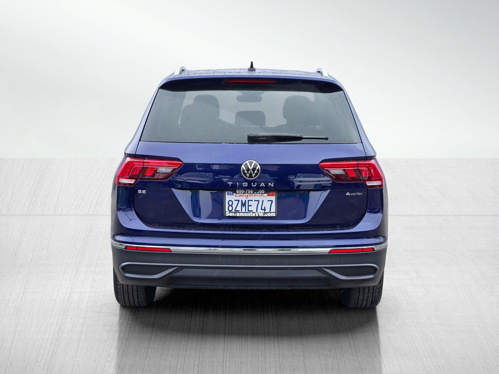 Used 2022 Volkswagen Tiguan SE w/ Panoramic Sunroof Package image 5