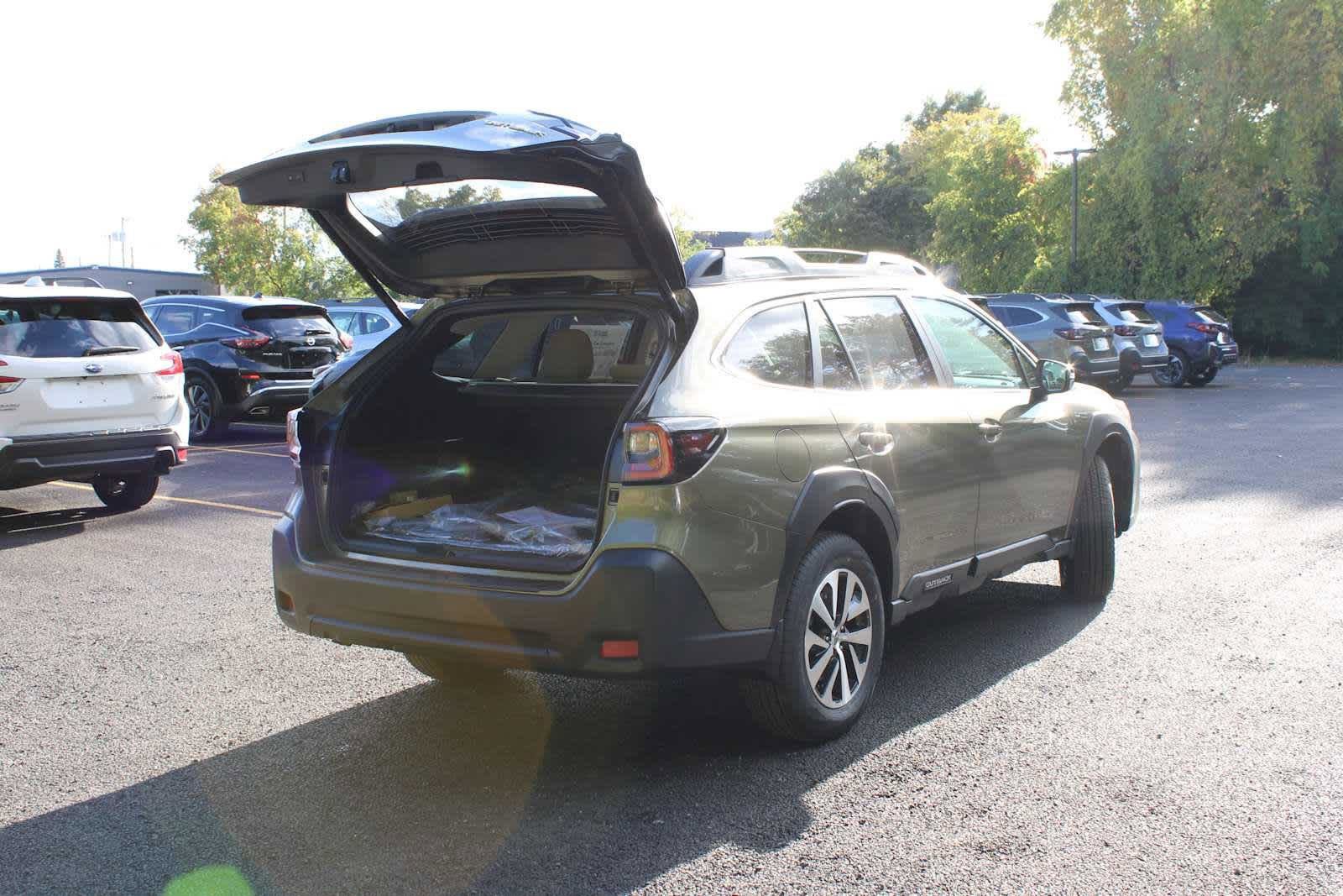 Used 2025 Subaru Outback Premium image 12