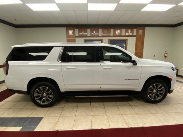 Used 2024 Chevrolet Suburban LT w/ Luxury Package AWD/4WD image 4