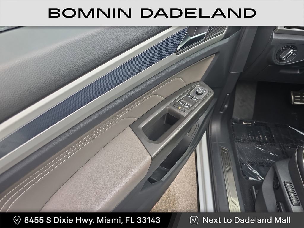 Used 2022 Volkswagen Atlas SEL R-Line image 17