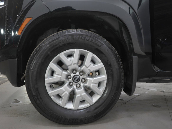 Used 2023 Nissan Frontier SV w/ SV Premium Package image 32