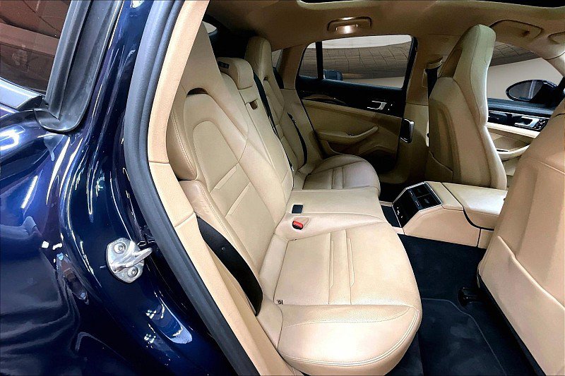 Used 2019 Porsche Panamera w/ Premium Package image 26