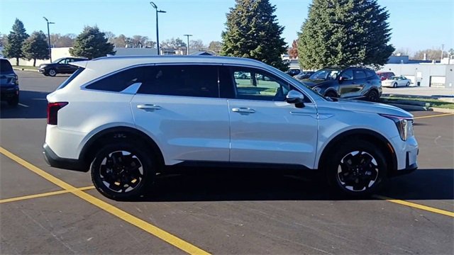 New 2026 Kia Sorento S image 4