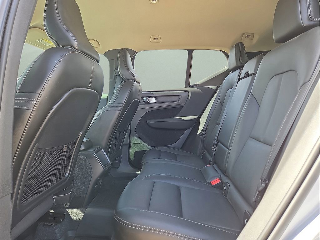 Used 2021 Volvo XC40 T5 Momentum w/ Advanced Package image 15