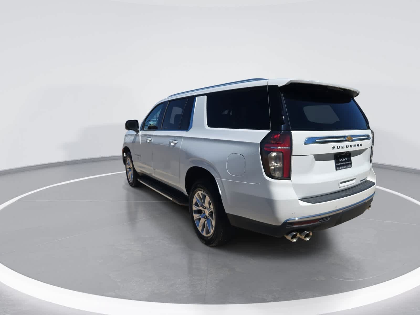 Used 2024 Chevrolet Suburban Premier RWD image 3