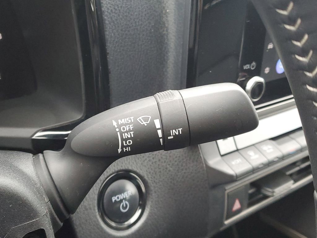 Used 2025 Toyota Camry SE image 19