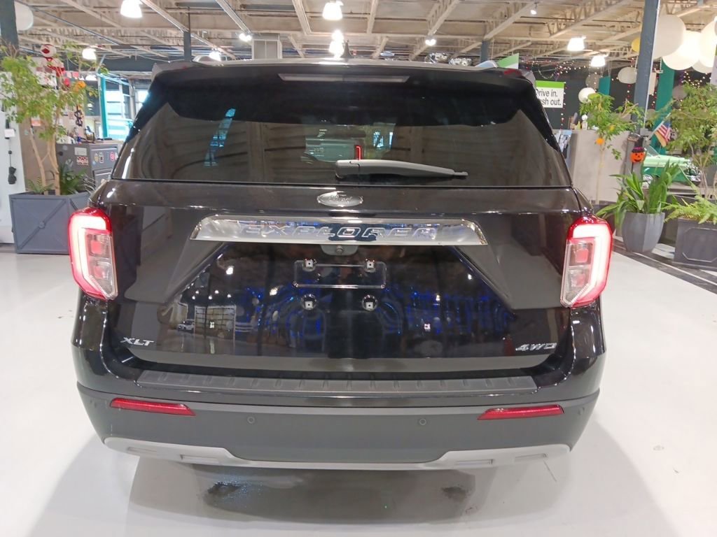 Used 2023 Ford Explorer XLT w/ Equipment Group 202A image 7